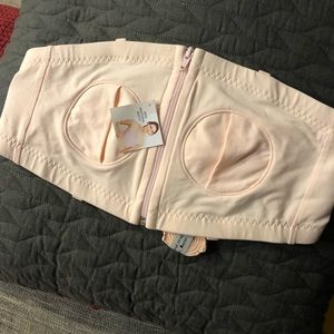 Hands free  pumping bra brand new with tags